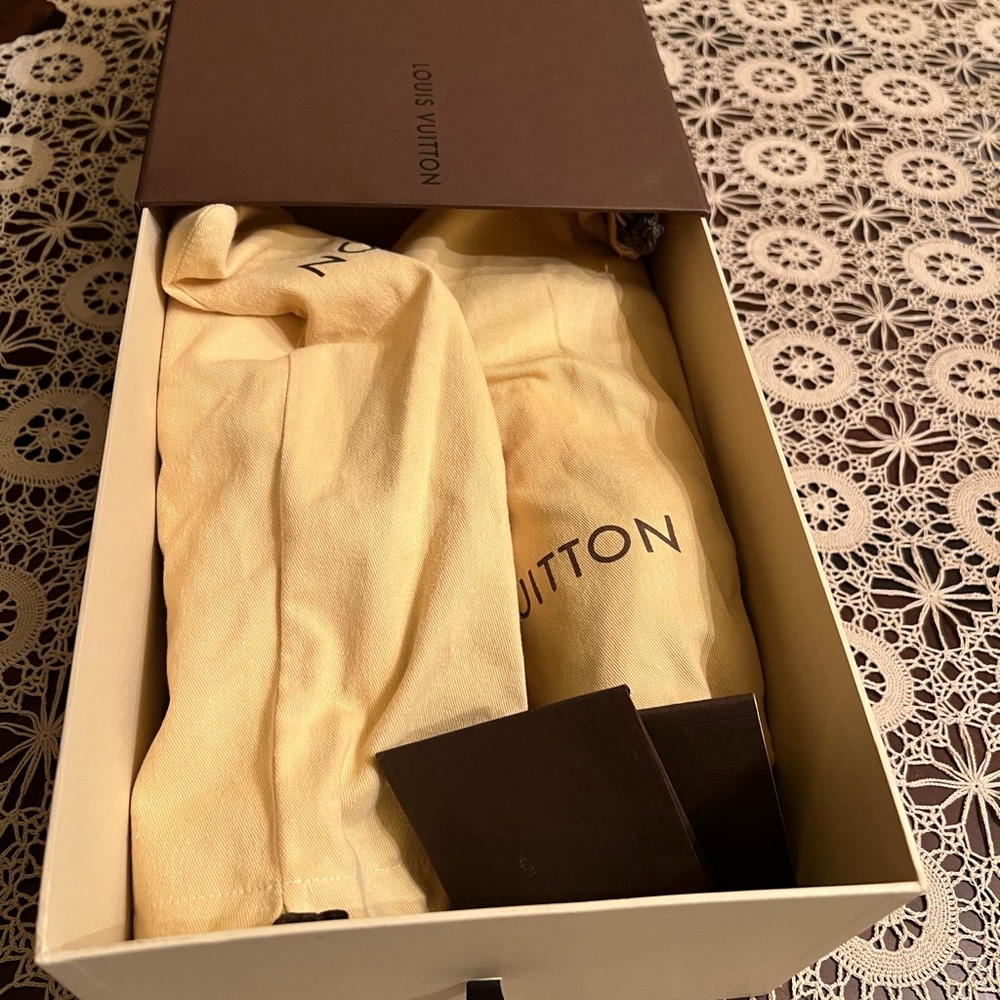 Men’s vintage LV sneakers - Picture 8 of 8